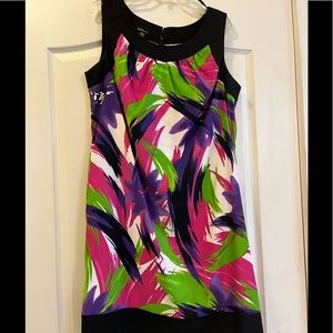 Cute dress and very comfortable. Easy to was and doesn’t wrinkle easily.